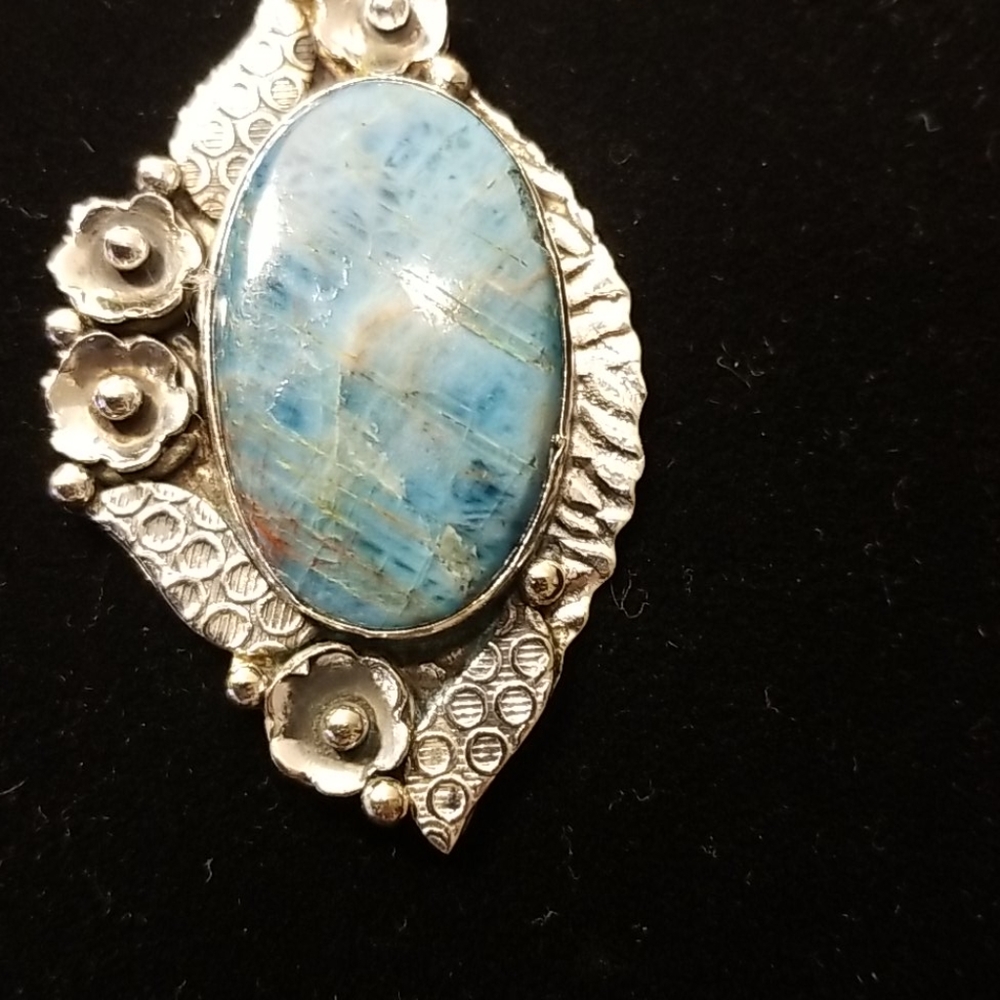 GORGEOUS PENDANT NWOT - Picture 6 of 10